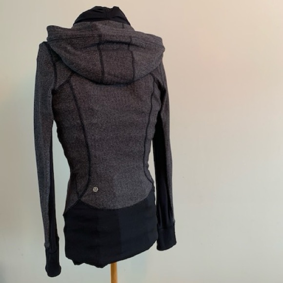 lululemon light jacket. Grey. Size 4. Measurements in photos. - Picture 2 of 8